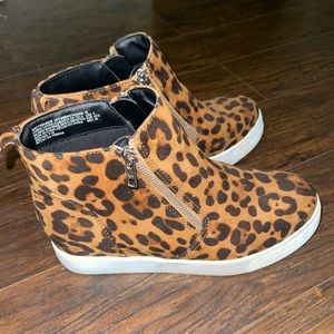 Women’s 9 leopard wedges